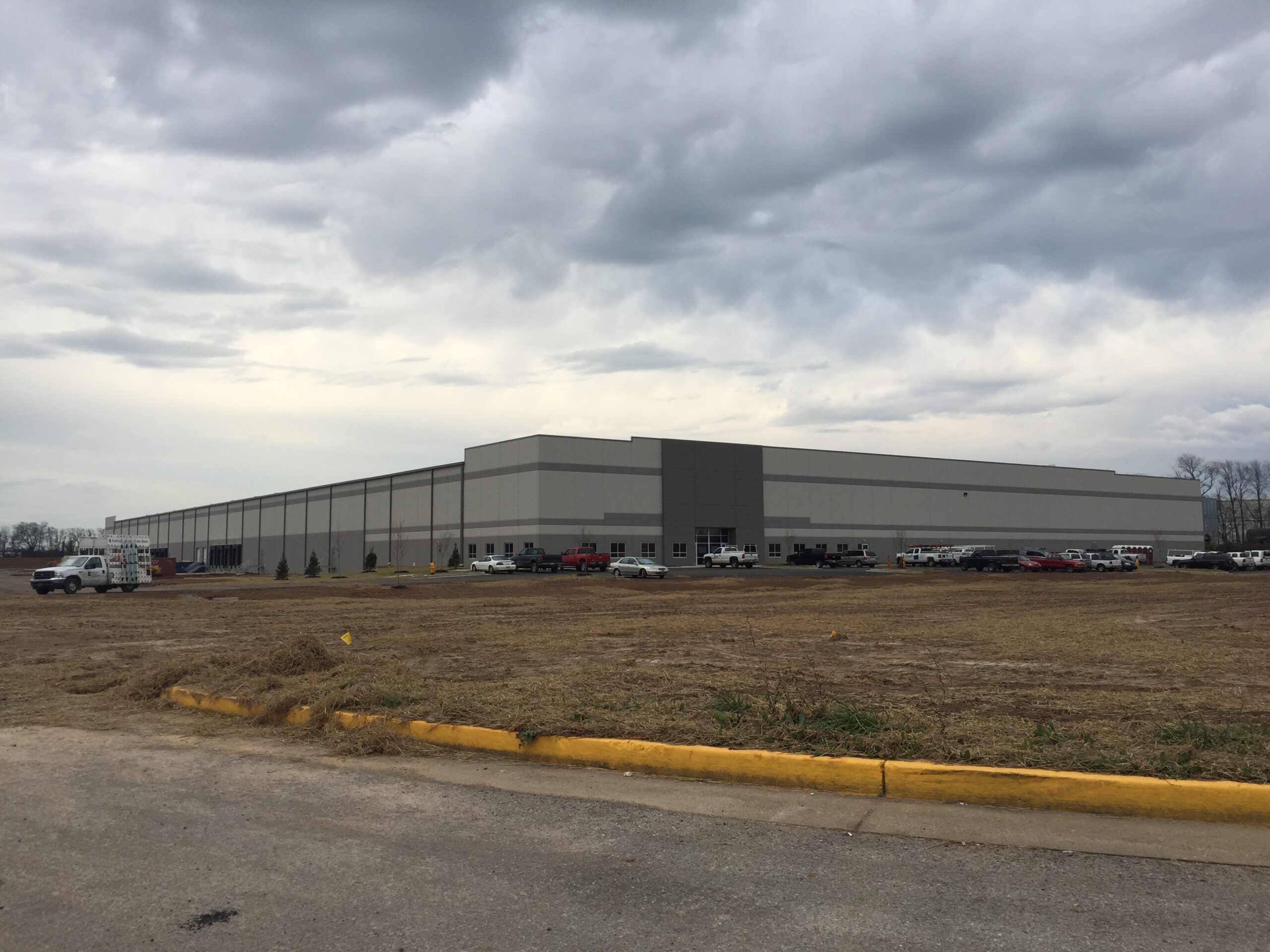 Graham Packaging 245,000 SF rail-served injection molding facility at South Central Kentucky Industrial Park in Bowling Green—delivered by Becknell Industrial in under 6.5 months